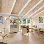 Hébergement de vacances 3 Bedroom Beautiful In Frostrup