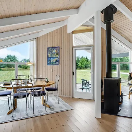 3 Bedroom Beautiful In * Frøstrup