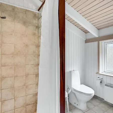 3 Bedroom Beautiful In 別荘 Frøstrup